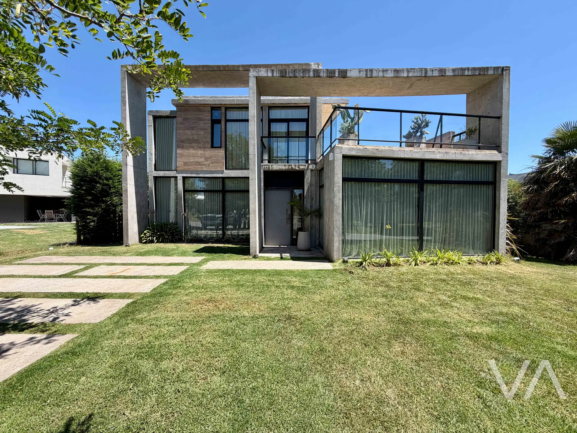 Casa contemporanea con 3 dormitorios. Arenas del Sur.