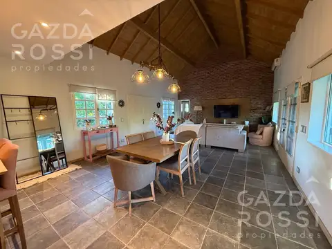 Casa en Venta con 2 cocheras