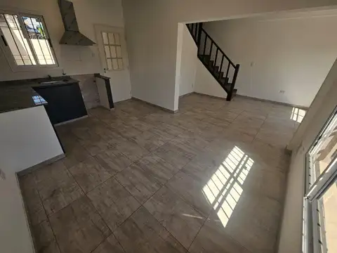 Casa 4 ambientes con 1 baño