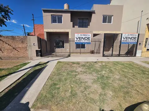 DUPLEX 4 AMB. A ESTERENAR CON PATIO Y GARAGE