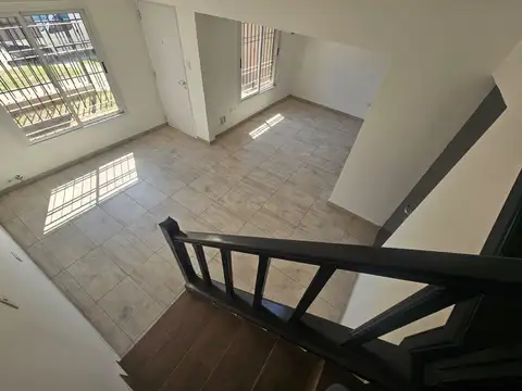 DUPLEX 4 AMB. A ESTERENAR CON PATIO Y GARAGE