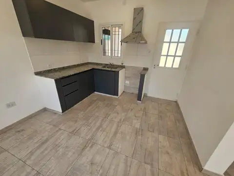 DUPLEX 4 AMB. A ESTERENAR CON PATIO Y GARAGE