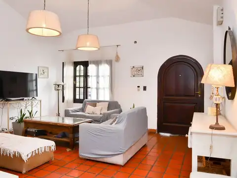 Casa 6 ambientes con 3 baños