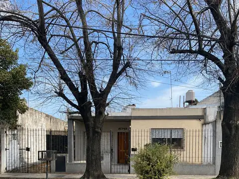 Venta Casa 3 ambientes con parque  Villa Tesei