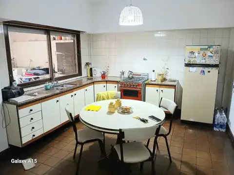 Venta amplia vivienda en 2 plantas de 3 amb c/cochera