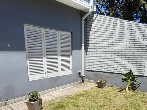 Casa 6 ambientes con 2 baños