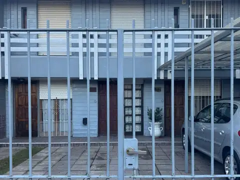Duplex 3 ambientes con cochera y patio en Pompeya