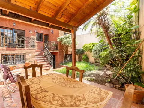 Casa 5 ambientes con 2 baños