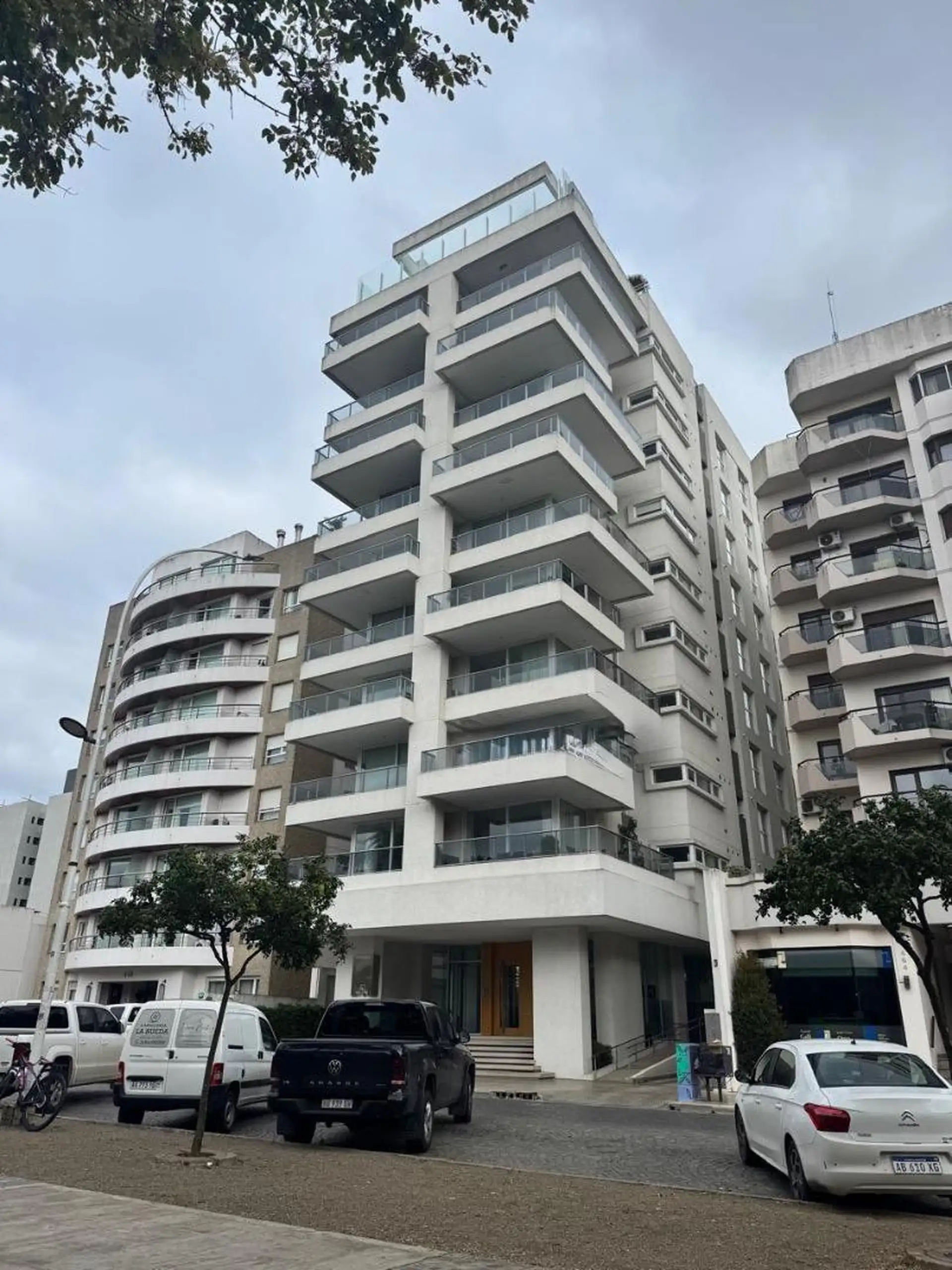 Amplio Depto 4 amb, 150m² con 3 dorm y 3 baños — Ideal para familias en Tandil