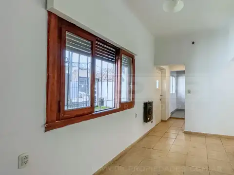 Casa 3 ambientes con 1 baño