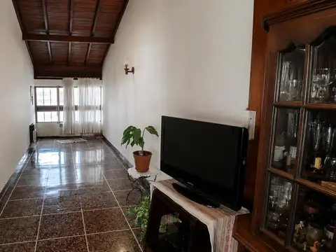 Casa 5 ambientes con 1 baño