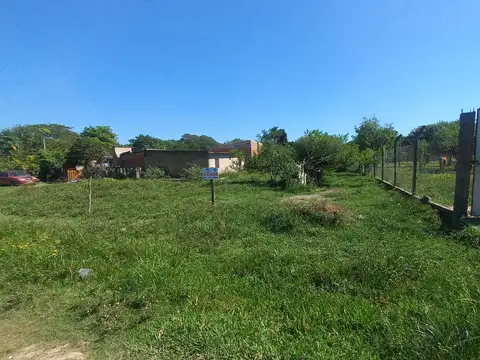 VENDE TERRENOS SOBRE ESQUINA - A METROS DE AV. MISIONES - FINANCIA