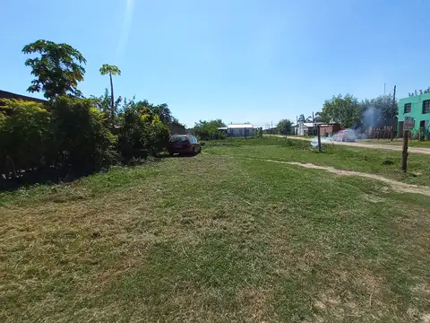 VENDE TERRENOS SOBRE ESQUINA - A METROS DE AV. MISIONES - FINANCIA