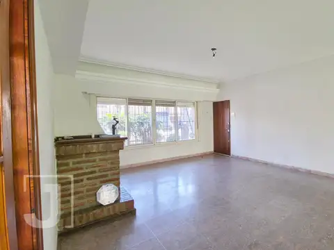 Casa en Venta. 4 ambientes + Escritorio. Lote 390m2. Martinez. San Isidro