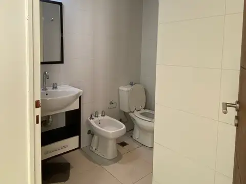 VENTA MONOAMBIENTE PARQUE CHAS CON PATIO Y VERDE