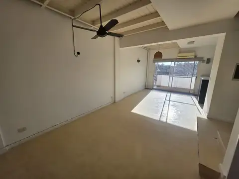 Carlos Francisco Melo 2200, Piso 2
