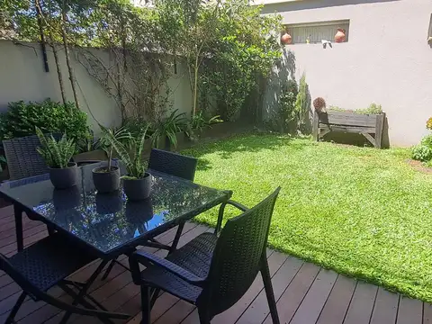 Luminoso Dúplex con Jardín, terraza cochera en ubicación inmejorable- En Venta