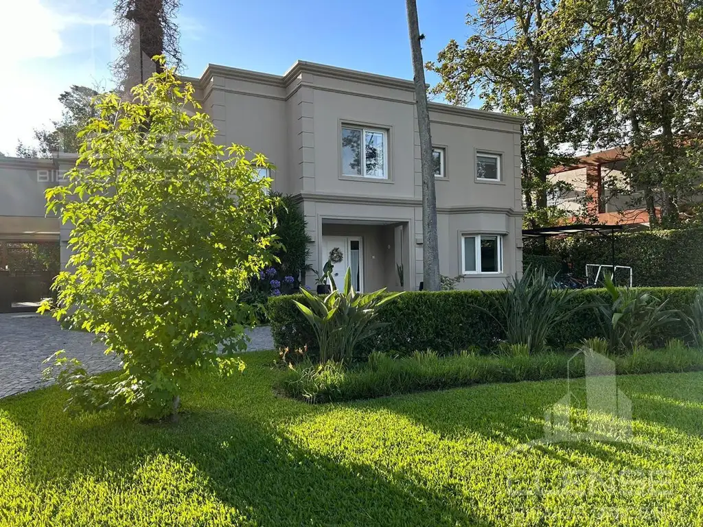 Casa en Venta con cochera