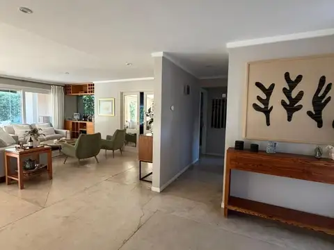 Casa 6 ambientes con 3 baños