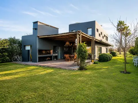 Casa 3 dormitorios + pileta