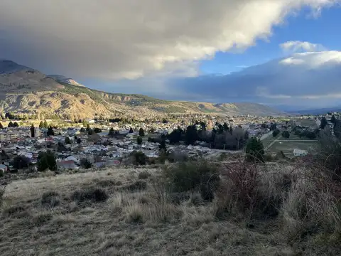 Amplio terreno sobre calle Don Bosco - Esquel