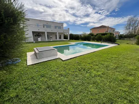 Casa en Venta con 2 cocheras