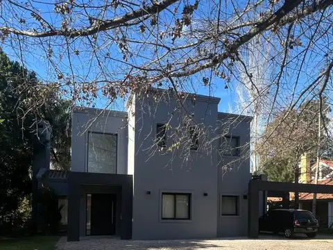 Casa en Venta en La Peregrina, USD 320.000