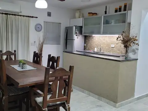 Venta de casa de 3 dormitorios con Piscina - Funes