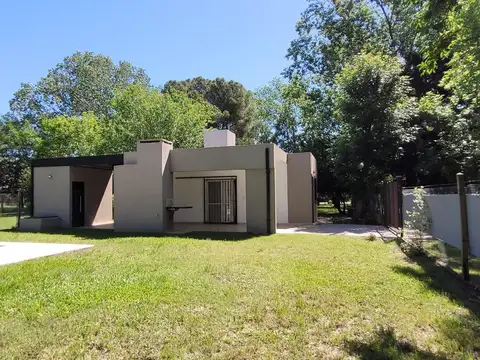 Venta de casa de 3 dormitorios con Piscina - Funes