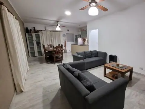 Venta de casa de 3 dormitorios con Piscina - Funes