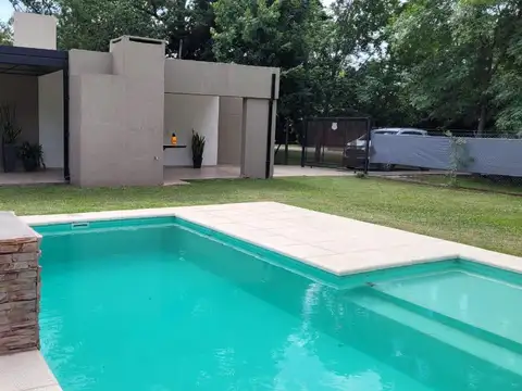 Venta de casa de 3 dormitorios con Piscina - Funes