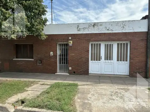 Casa 2 Dorm/Patio/Cochera