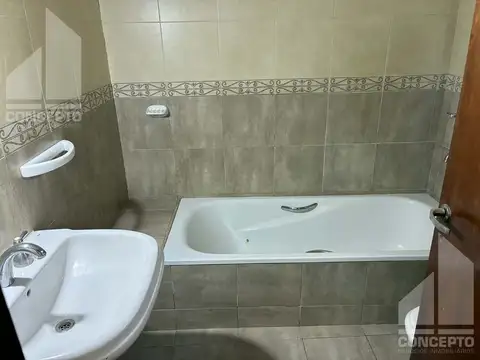 Casa 2 Dorm/Patio/Cochera