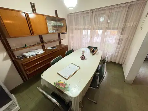 CASA DOS DORMITORIOS COCHERA Y PATIO EN CORONDA
