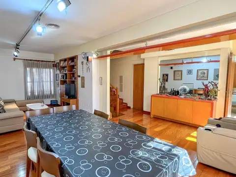 Casa 5 ambientes con 3 baños