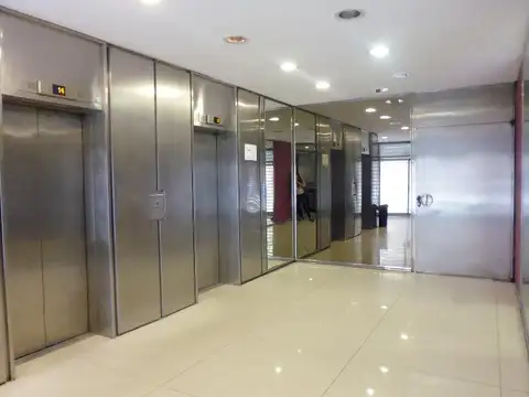 Oficina 6 ambientes con 3 baños