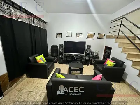 Casa 4 ambientes con 2 baños