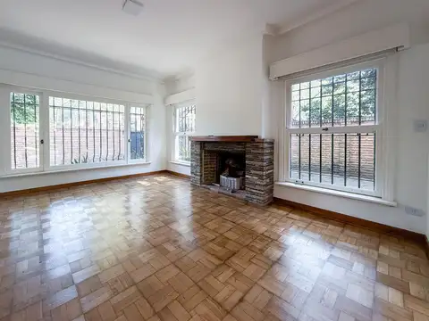 Casa en Alquiler con 2 cocheras