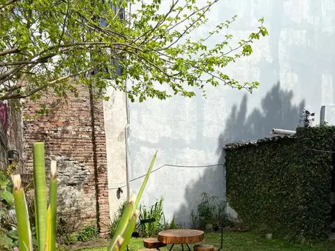 CASA LOTE PROPIO 10X23, PROXIMO DARDO ROCHA, 2 DORM, JARDÍN, GARAGE