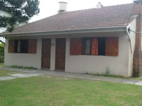 Edificio Comercial en venta - 7 Dormitorios 5 Baños - Cochera - Villa Gesell