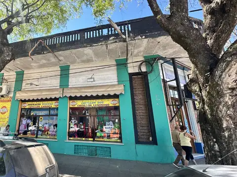 IMPORTANTE PROPIEDAD EN CALLE URQUIZA 238