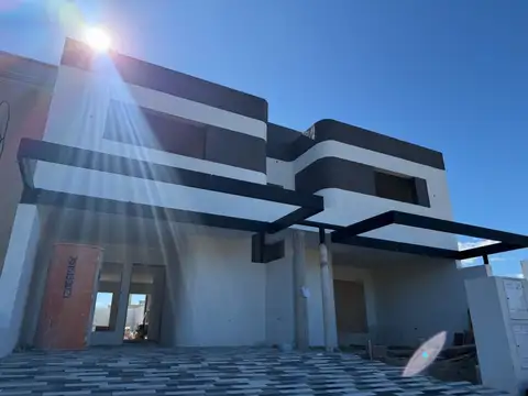 VENTA DUPLEX DE CATEGORIA TERRAZAS DE MANANTIALES