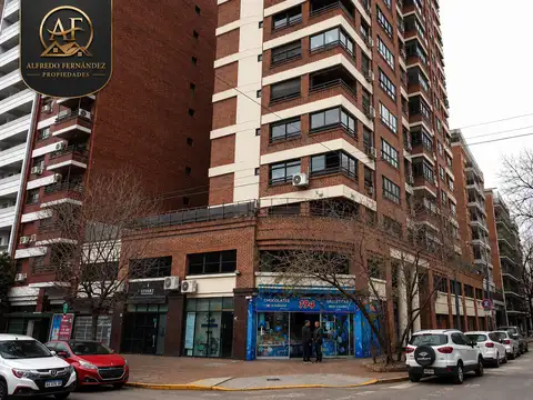 DEPARTAMENTO DE 3 AMBIENTES CON BALCON Y COCHERA FIJA CUBIERTA. BAJAS EXPENSAS. EXCELENTE UBICACION
