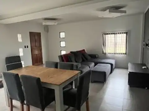 Casa en Alquiler con 1 cochera