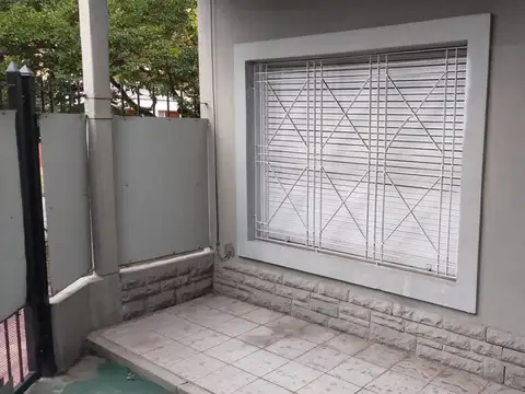 Casa en Alquiler en Banfield, $ 800.000