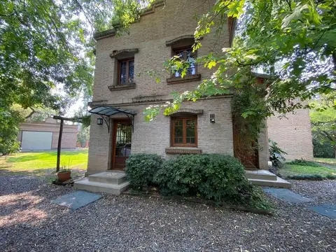 VENTA CASA 5 AMB. + DPTO 2 AM  ROBLES DEL MONARCA 