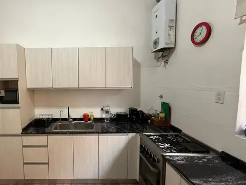 PH de 4 Ambientes Planta Baja 2 Patios Parrilla  123 m2 aprox. Excelente Estado!