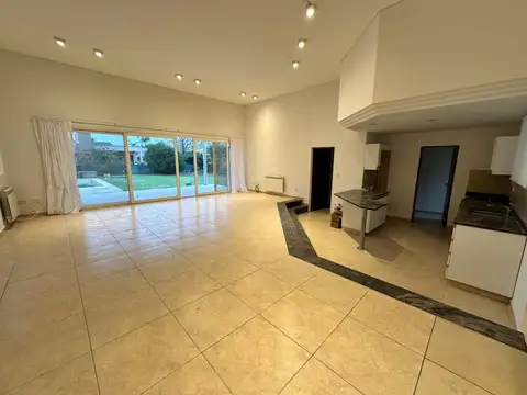Casa en Alquiler en Funes, USD 1.600