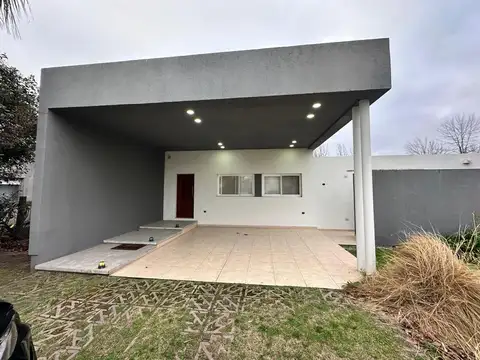 VENTA - Casa 3 Dormiotorios, Piscina.  Barrio Privado Cadaques (Funes Hills).
