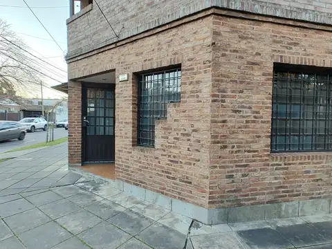 Alquiler de Oficina, Local o Deposito Todo en Planta Baja con Patio - Panama 996 Martinez